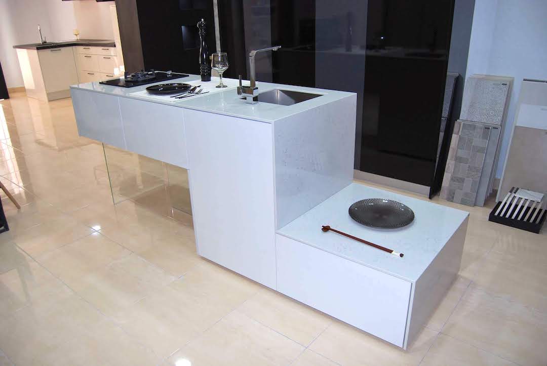 Exposición y tienda de muebles de cocina Decoduch